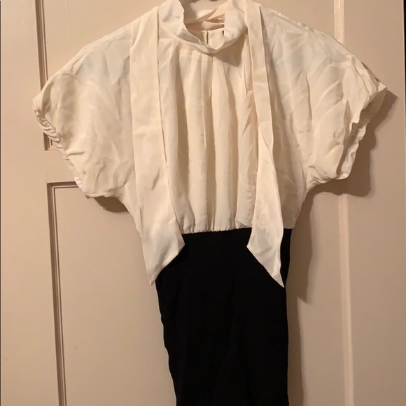 BCBG  BLACK AND WHITE TOP SZ 0 NEW - Picture 7 of 7